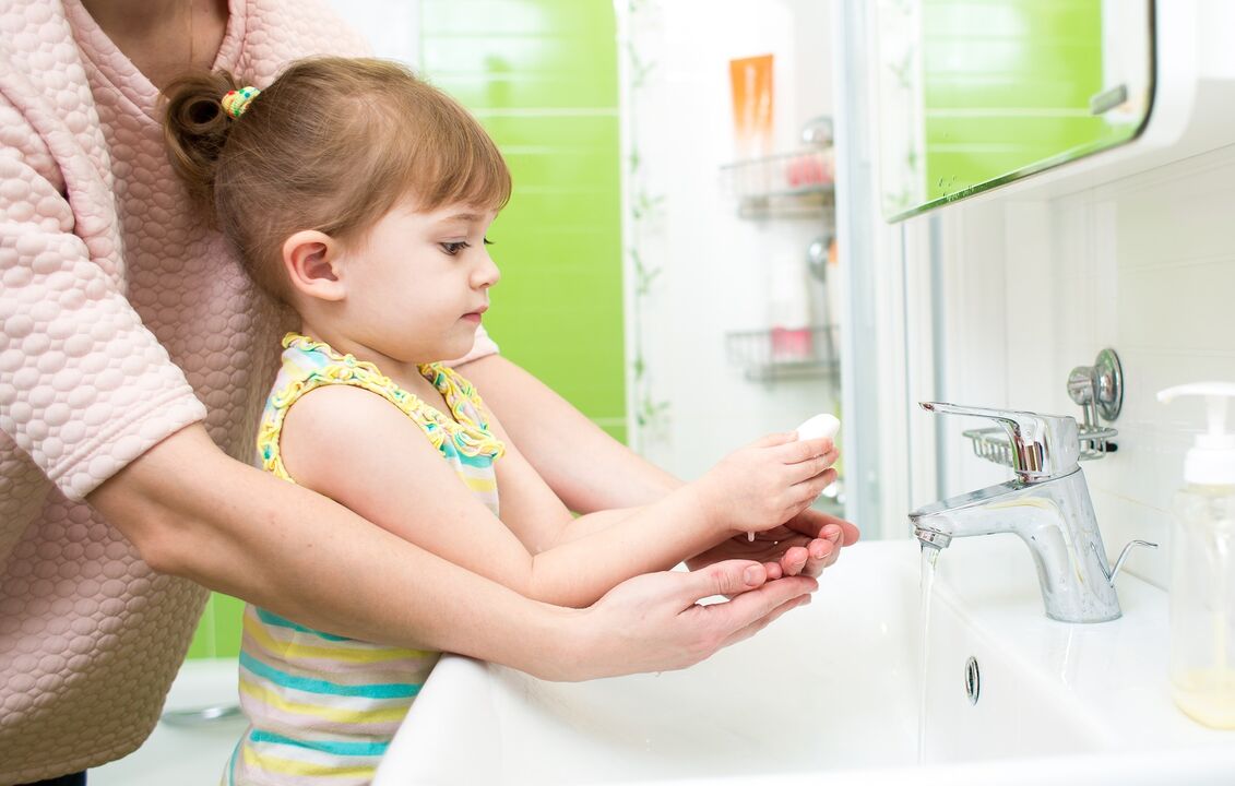 lavar as mãos com sabão para prevenir a infecção por parasitas